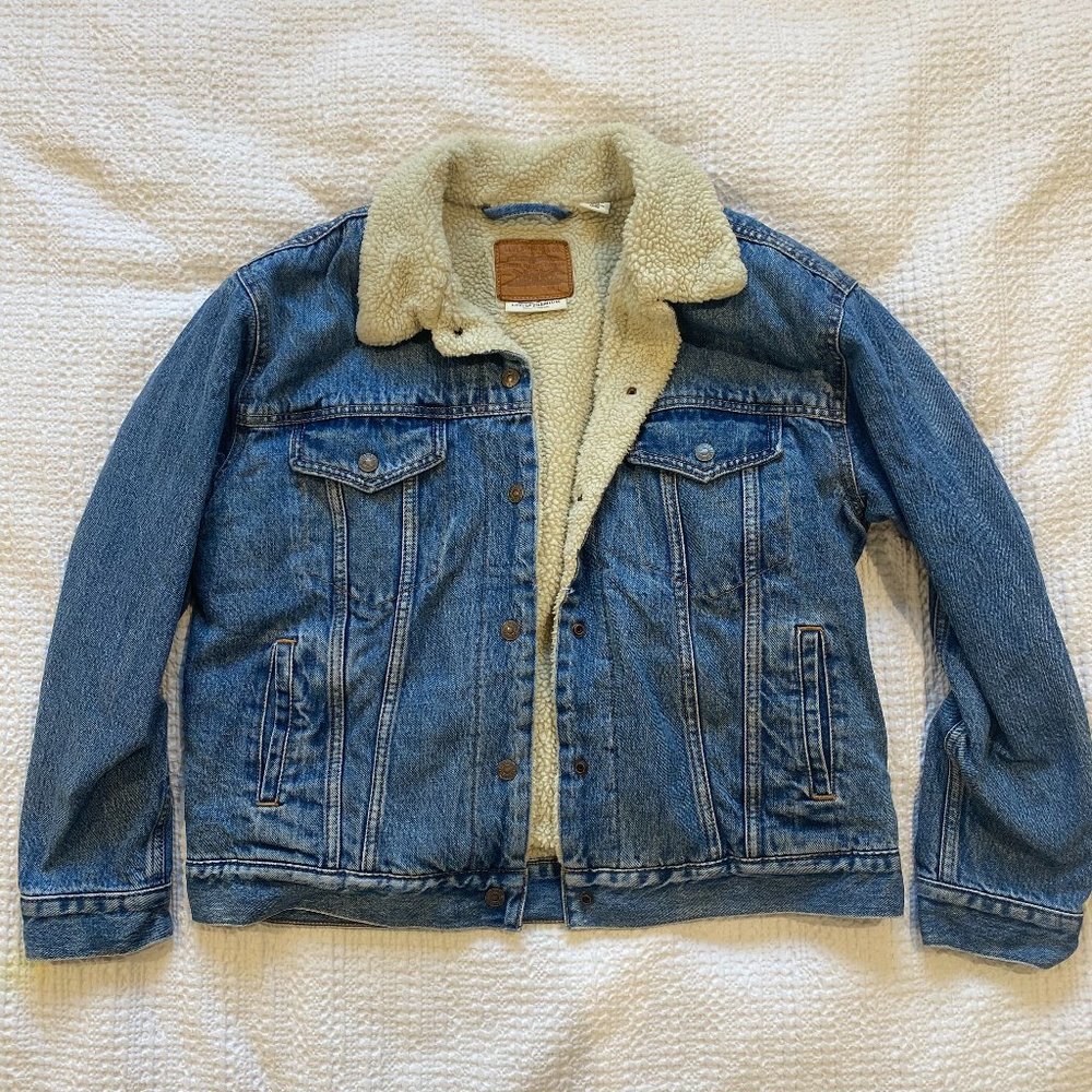 Women’s Levi’s Sherpa Trucker Denim Jacket Size Large